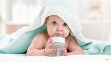 تصویر شاخص شیشه شیر نوزاد