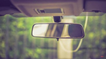تصویر شاخص آینه وسط خودرو