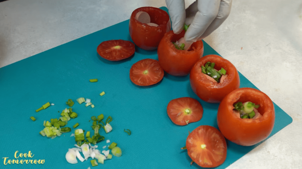 گوجه فرنگی پر شده با پیازچه