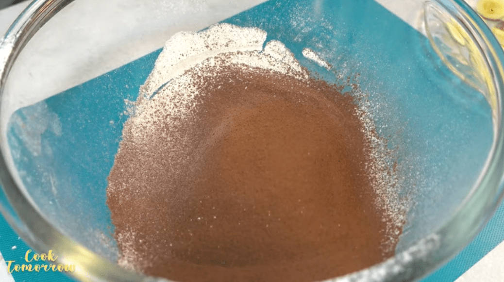 مراحل الک کردن مواد کیک شکلات