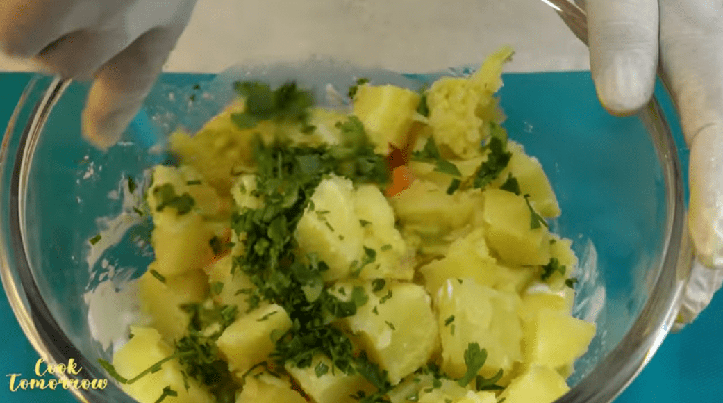 روش ساده تهیه سالاد سیب زمینی و هویج